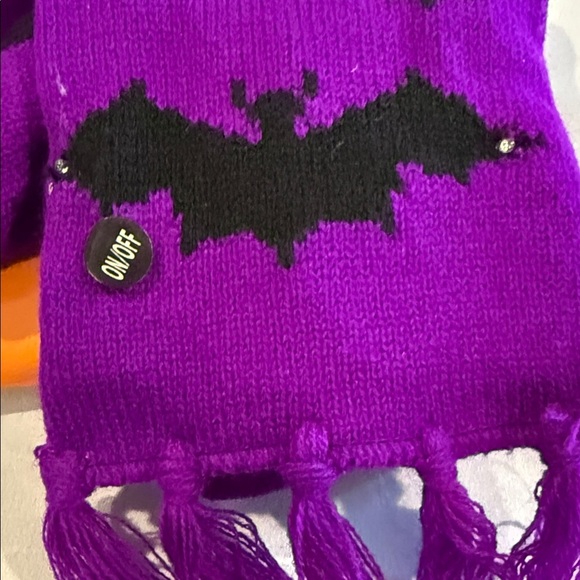 Halloween Lot - Purple Bat Scarf with Lights, Tin Bucket, Socks for Kids - Picture 12 of 13